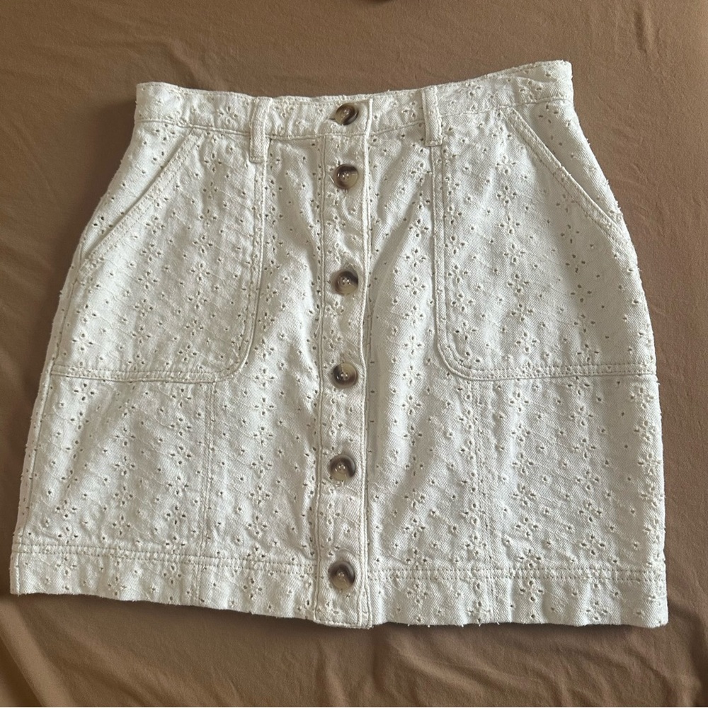 Anthropologie MINKPINK Saskia Eyelet Mini White Button-Front Skirt